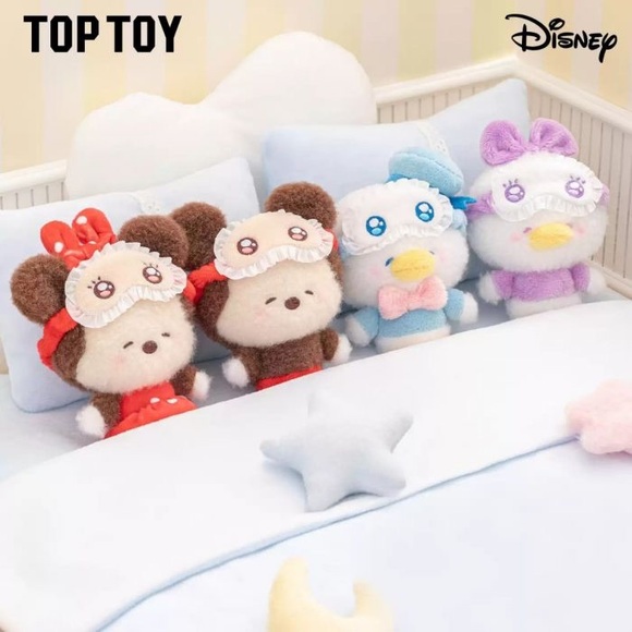 Disney Accessories - Disney Squinting Sleepwear